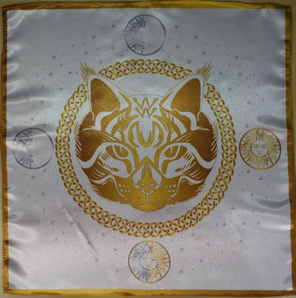 Скатерть Декоративная Предсказательная Белая кошка средняя