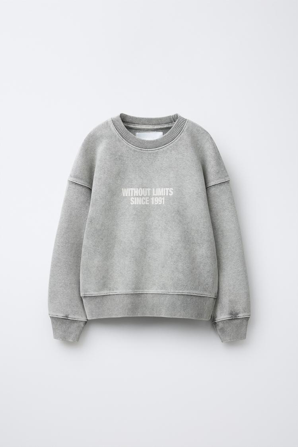 ZARA ТОЛСТОВКА С НАДПИСЬЮ И ЭФФЕКТОМ ПОТЕРТОСТИ, СЕРЫЙ