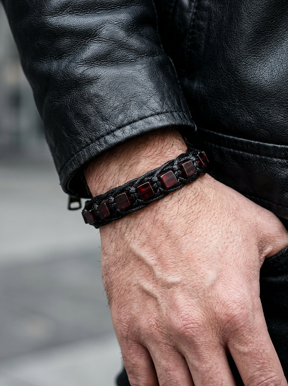 Браслет мужской на руку. Янтарь натуральный формованный