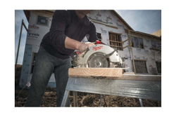 Аккумуляторная циркулярная пила Milwaukee M18 BLCS66-502X 4933464590