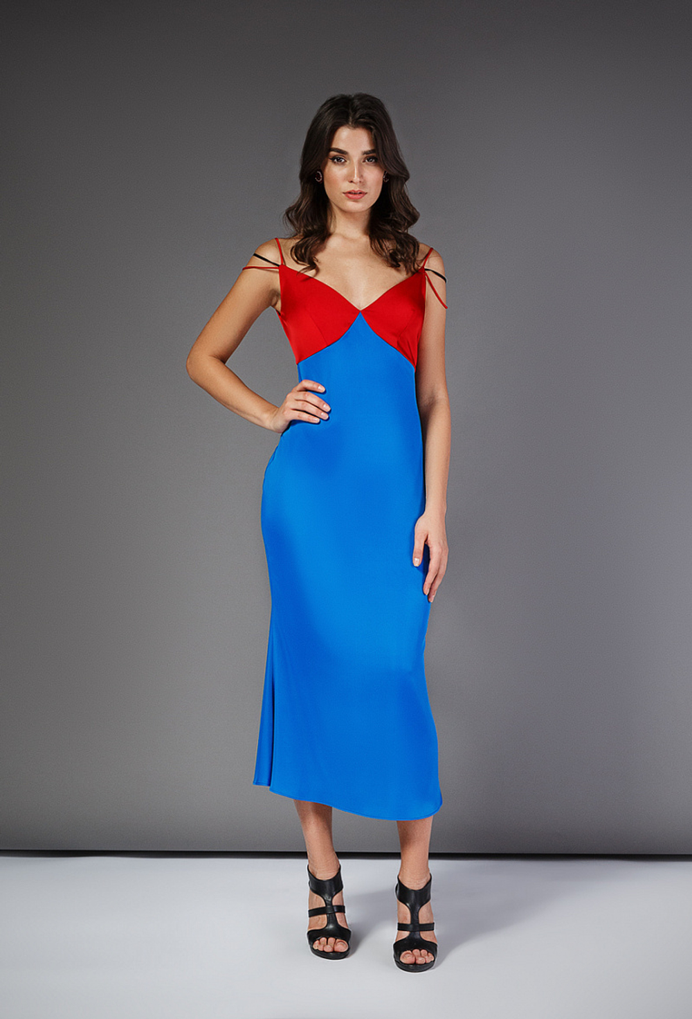 Платье на лямках электрик 10-19SS