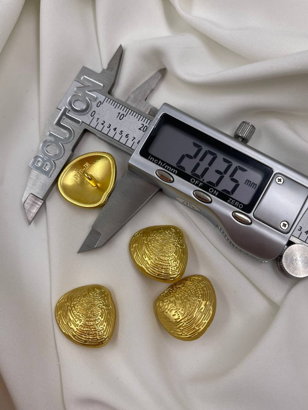 Пуговицы Скиап. золотистые ракушка