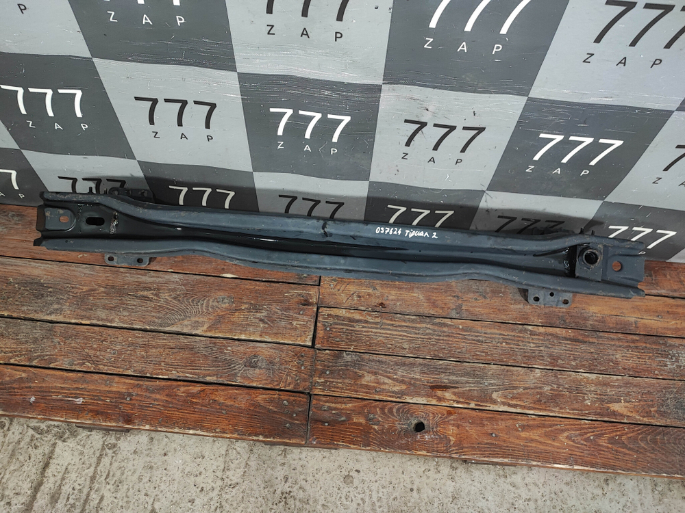 Усилитель заднего бампера Volkswagen Tiguan 2 16-нв Б/У Оригинал 5NA807585