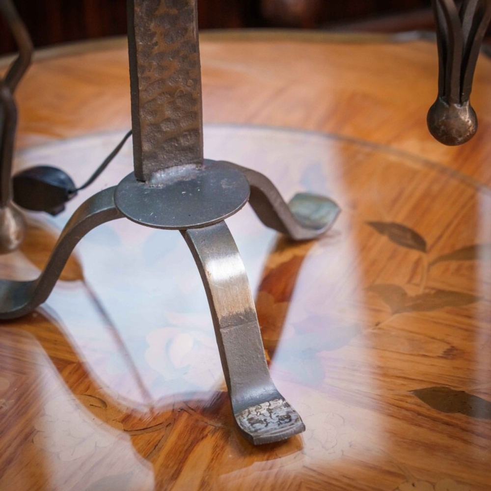 Кованый светильник в готическом стиле