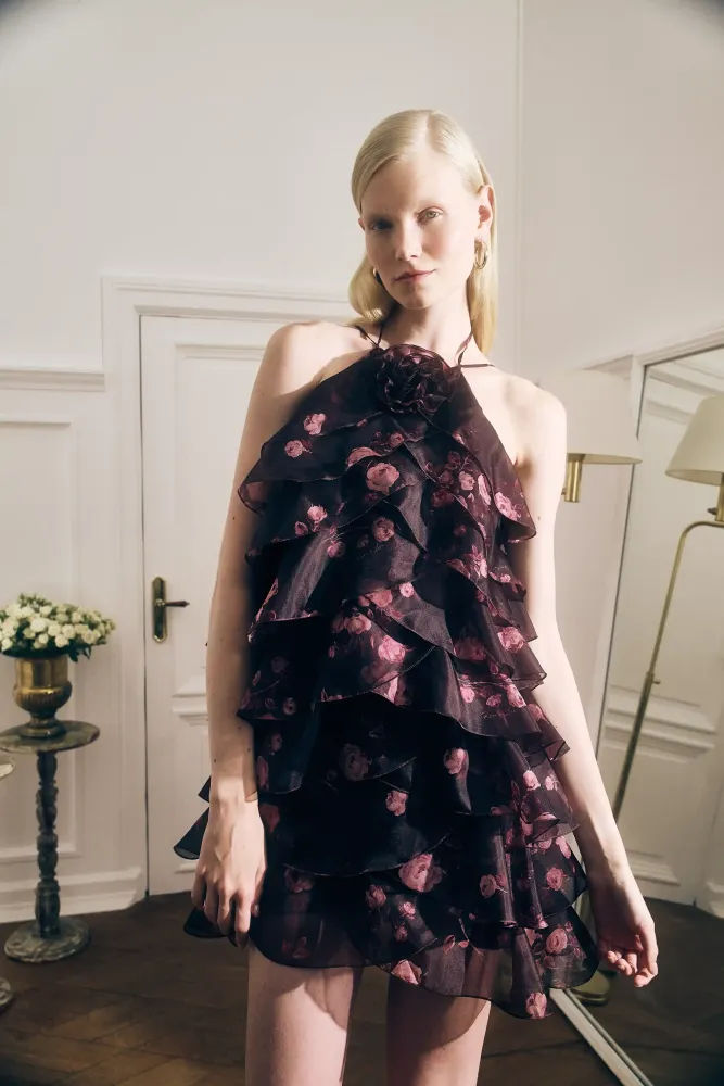 Dahlia, платье мини из бордовой органзы с цветочным принтом, с розой