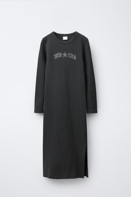 ZARA ДЛИННОЕ ПЛАТЬЕ В РУБЧИК С ТЕКСТОМ И СТРАЗАМИ, АНТРАЦИТОВО-СЕРЫЙ