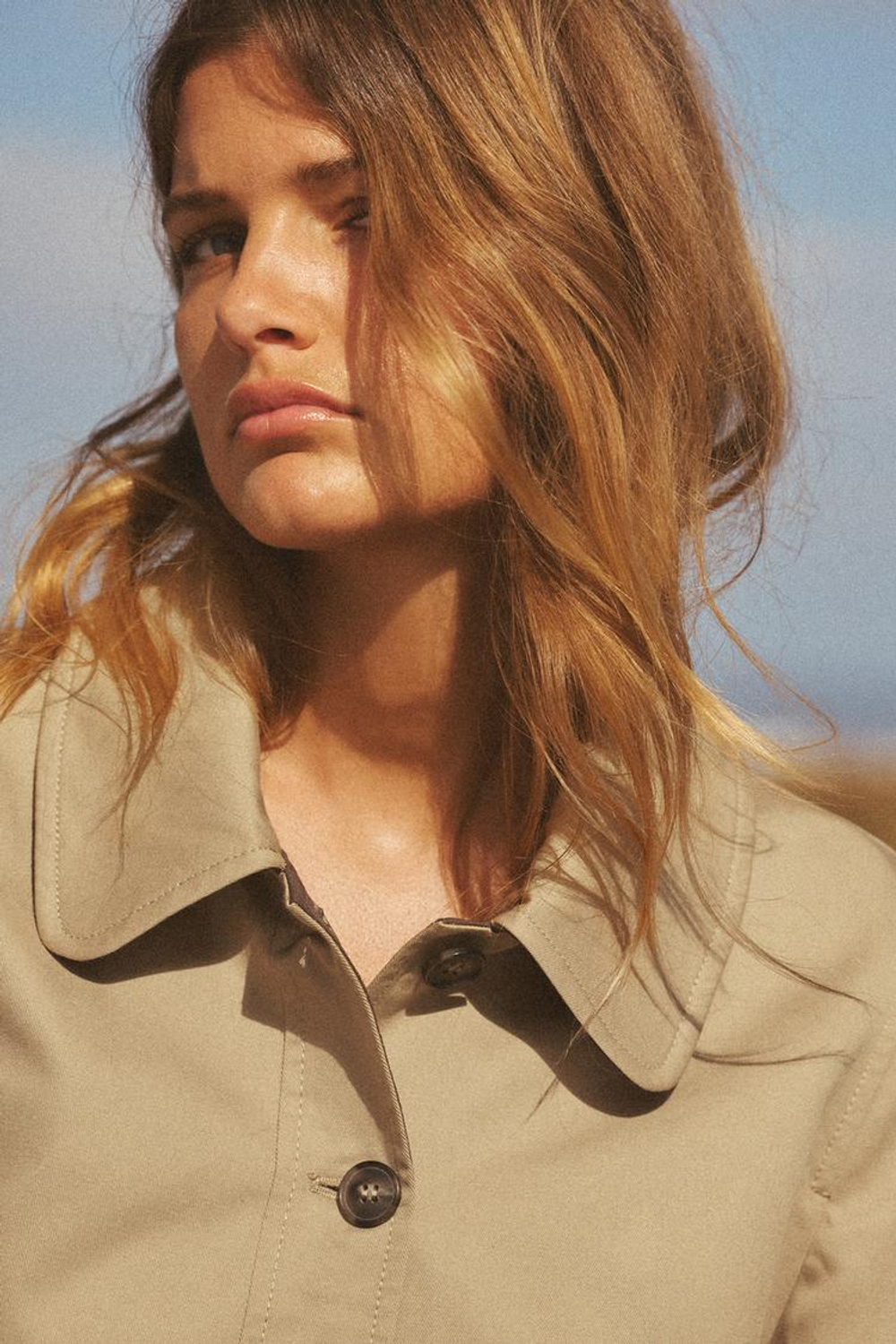 ZARA КОРОТКИЙ ТРЕНЧ С РУБАШЕЧНЫМ ВОРОТНИКОМ, ТАБАЧНЫЙ