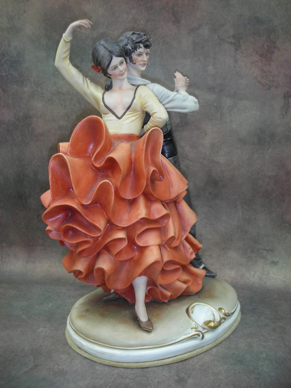 Статуэтка. Фарфор. В ритме Кармен. Capodimonte. Италия