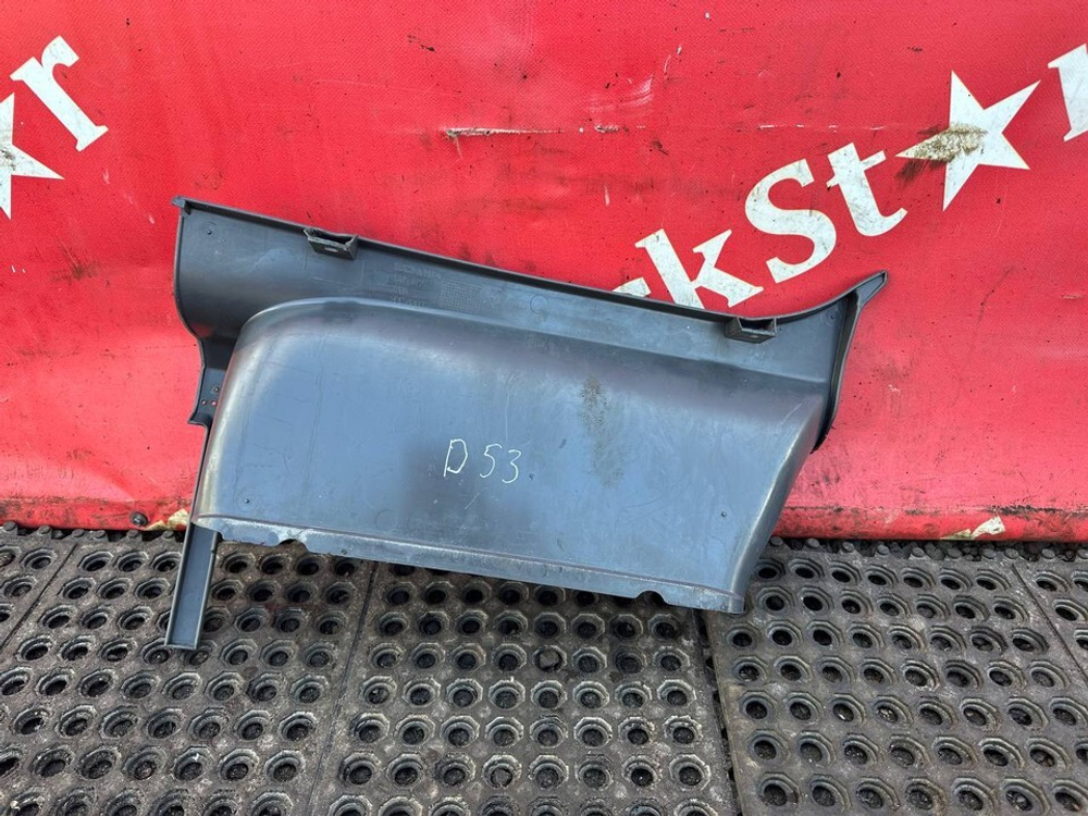 Накладка корпуса подножек правая