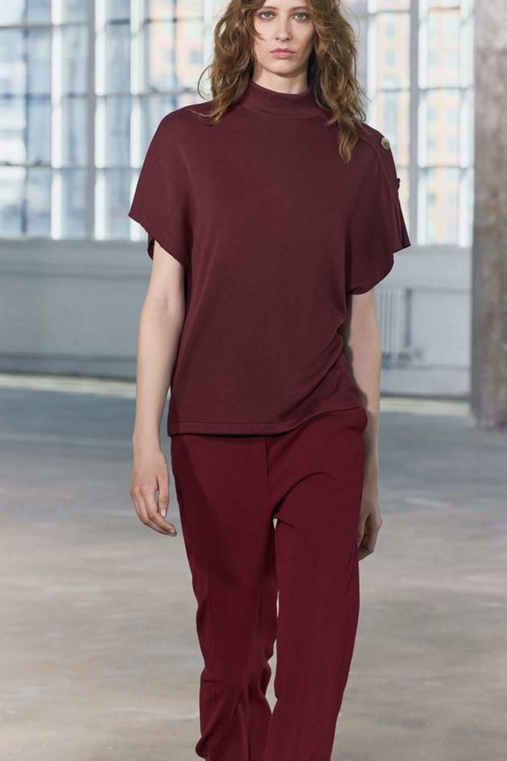 ZARA ТОП ИЗ МЯГКОЙ ТКАНИ С ПУГОВИЦАМИ, МАЛИНОВЫЙ