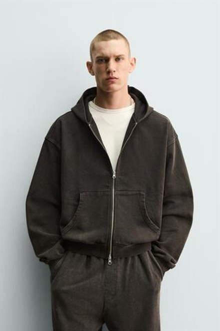 ZARA ТОЛСТОВКА С ЭФФЕКТОМ ПОТЕРТОСТИ НА МОЛНИИ С КАПЮШОНОМ, ТЕМНО-КОРИЧНЕВЫЙ