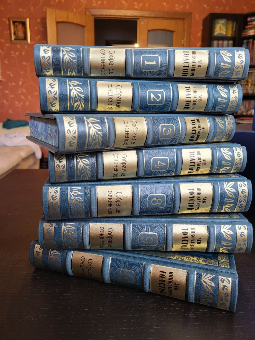 "Лев Николаевич Толстой" Книга подарочная в коже, в 14 томах