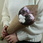 Букет из сухоцветов: лаванды, розовой стифы и хлопка