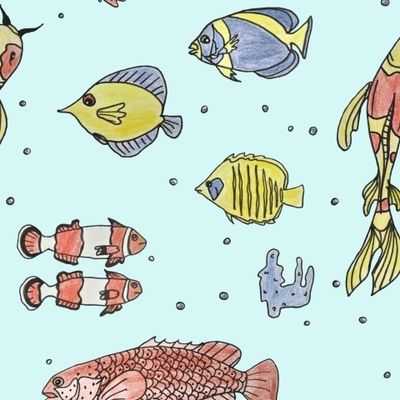 Рыбки морские на голубом фоне