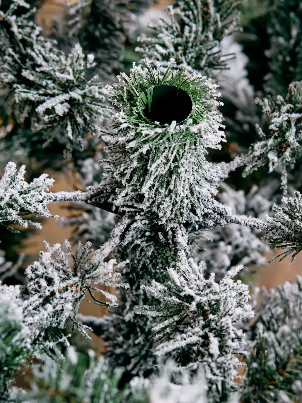 Заснеженная елка с гирляндой встроенной «ile Grande» (Литая+пвх) 210 см / 2,1 м