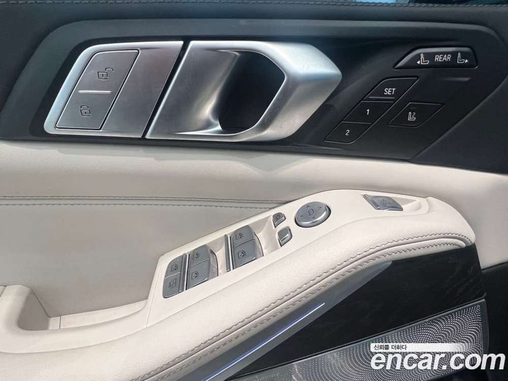 BMW X7 (G07) xDrive 40i Design Pure Excellence 6-и местный (01.2022)