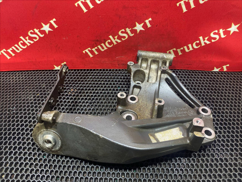 Кронштейн двигателя передний левый 2019г