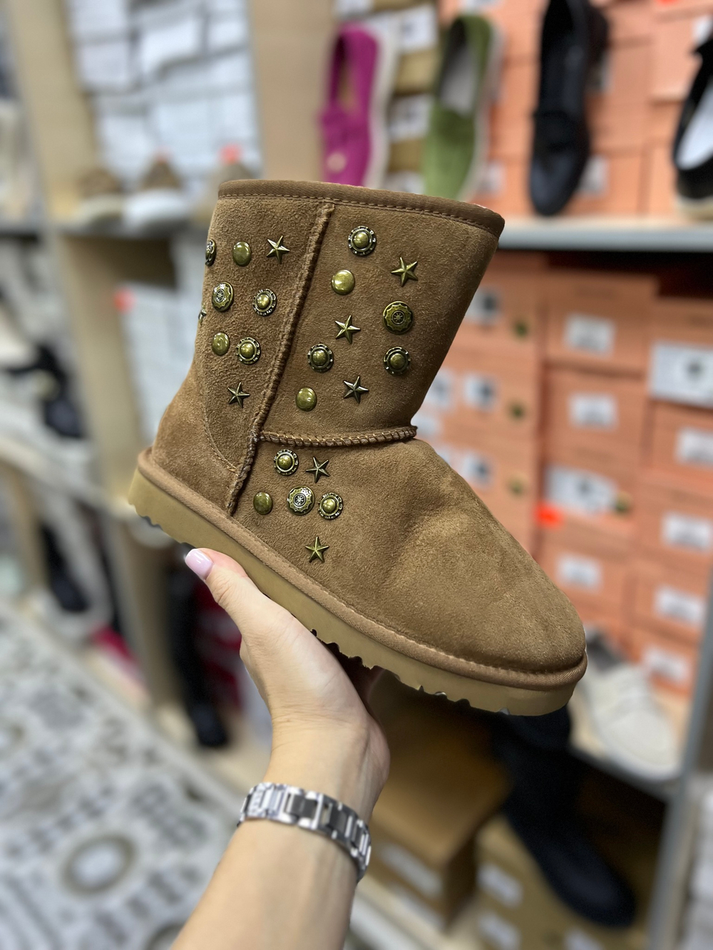 UGG