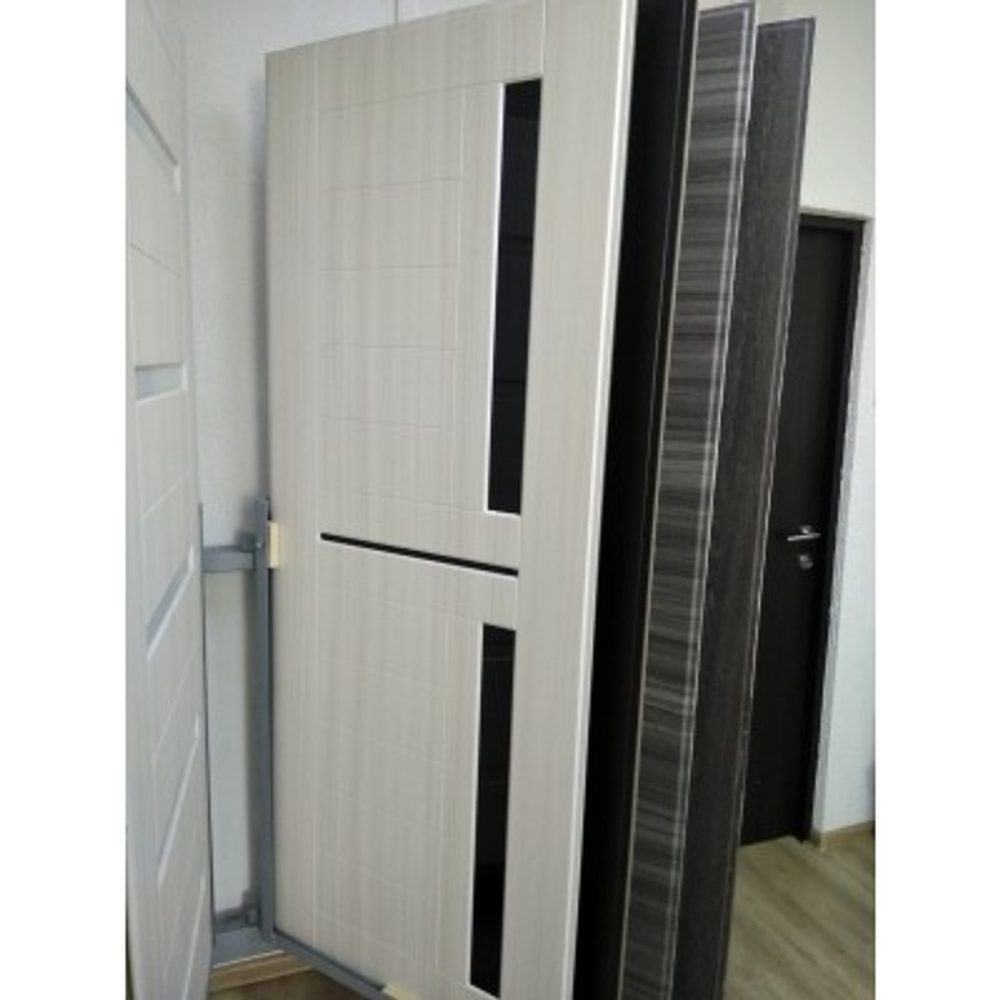 Дверь входная Лабиринт Classic шагрень черная 02 - Сандал белый металлическая