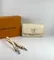 Сумка Louis Vuitton Buci белый
