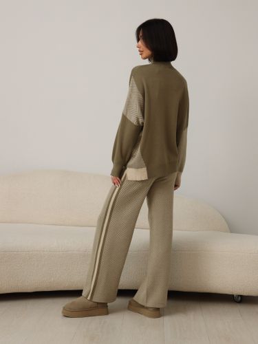 Костюм из кашемира цвета хаки