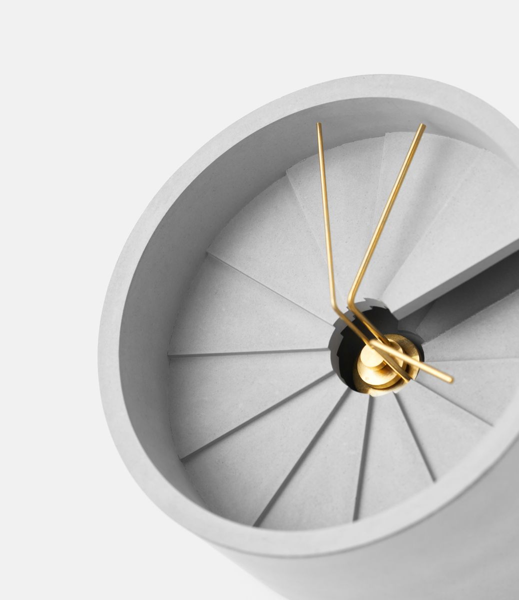 22 Studio 4th Dimension Table Clock Original — настольные часы из бетона
