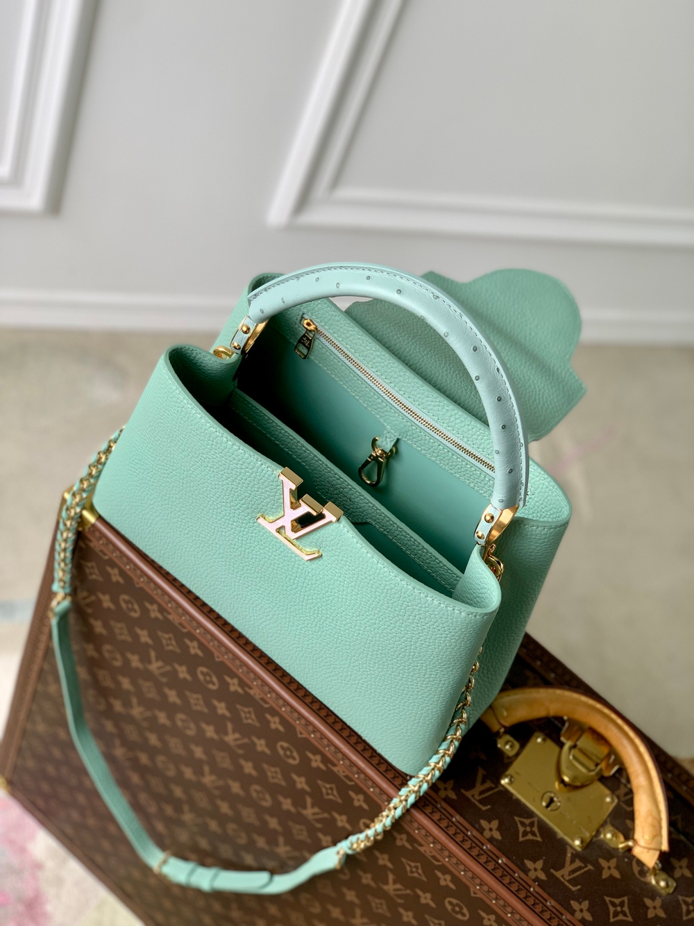 Louis Vuitton Capucines MM