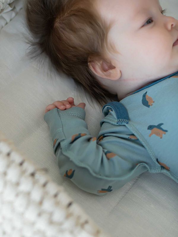 Слип с кнопками по шаговому шву 