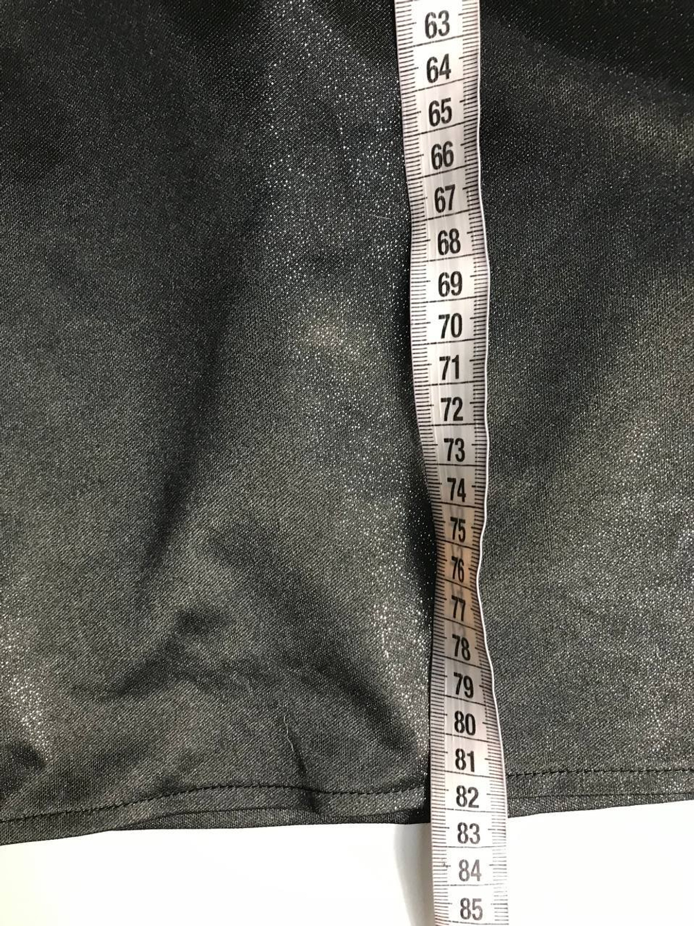 Платье на одно плеч, лаконичное 40-42 размер, с нюансом