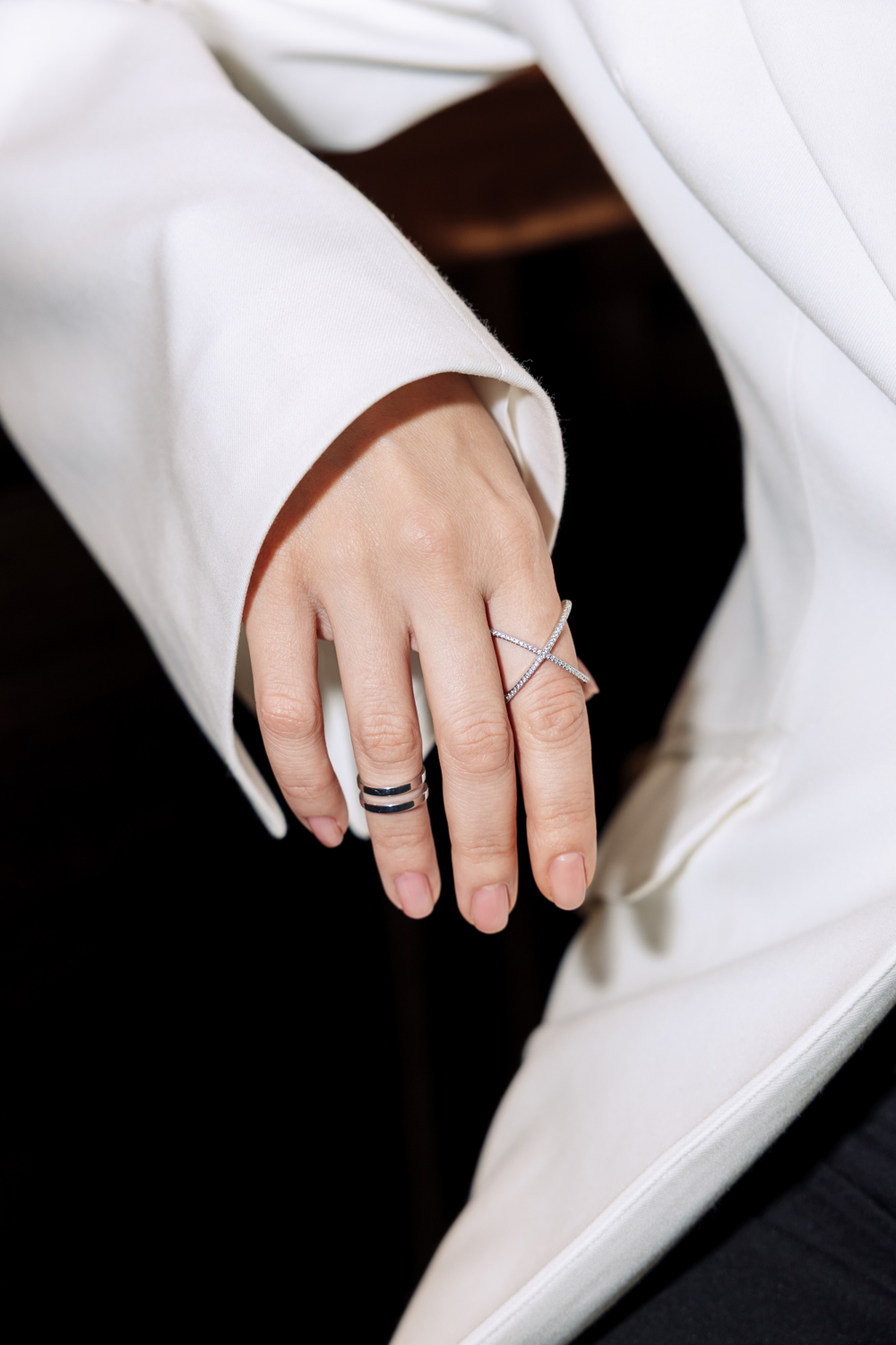 Кольцо "Крест - Накрест" с фианитами