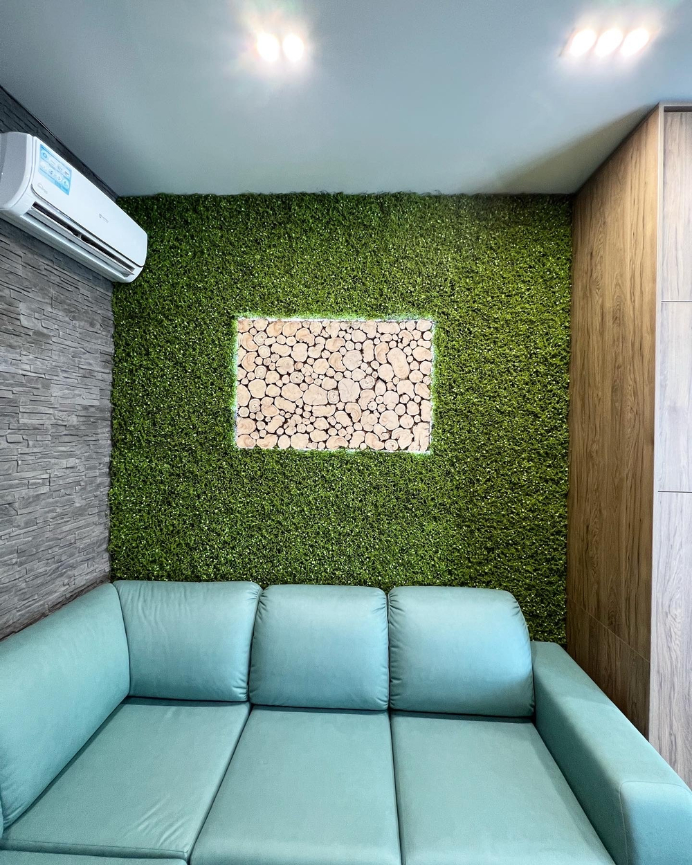 7.22. Вертикальное озеленение искусственным мхом.