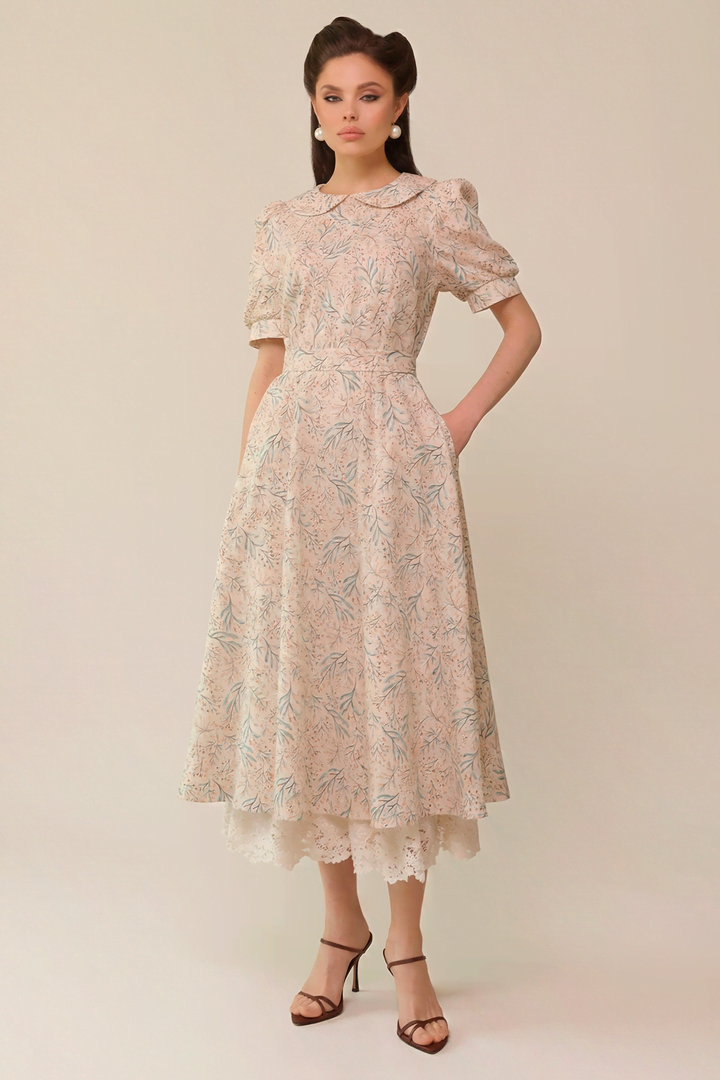 Платье с отложным воротником