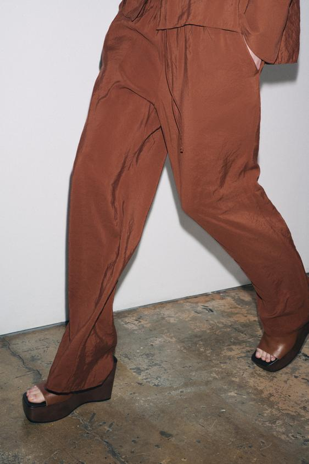 ZARA БРЮКИ ИЗ ЛЕГКОЙ ТКАНИ — ZW COLLECTION, КАРАМЕЛЬНЫЙ