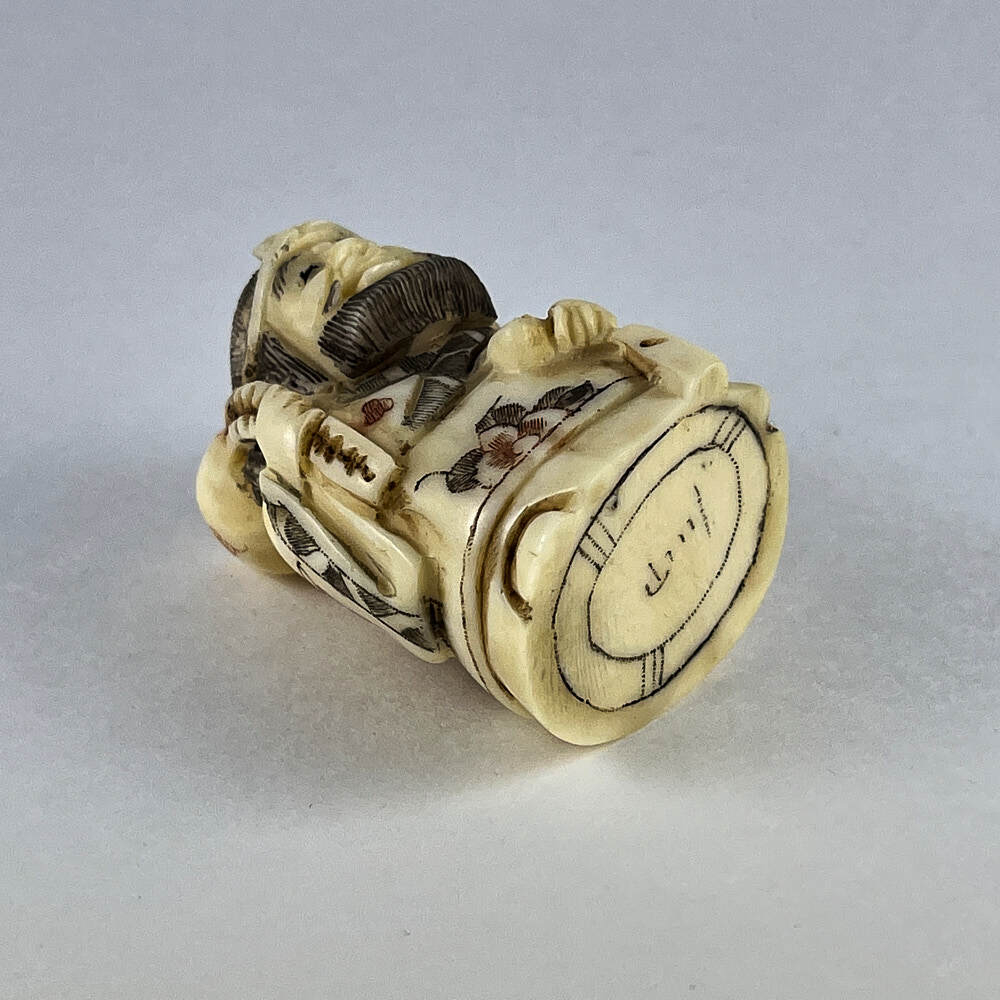 Статуэтка нэцкэ Бисямонтэн (или Тамонтэн) с тыквой горлянкой