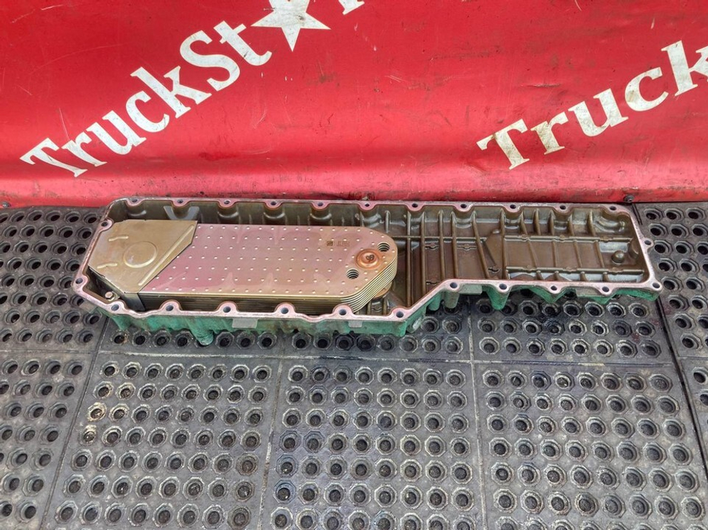 Крышка масляного радиатора в сборе 2016г