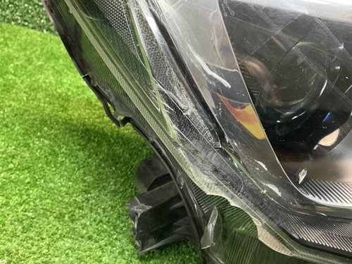 Фара правая Toyota RAV 4 CA40 (2015-2019) галоген