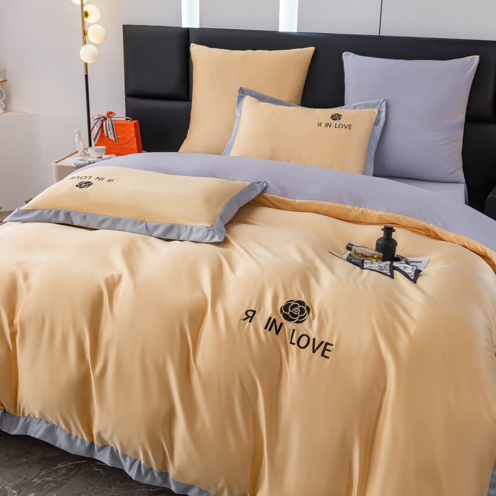 КПБ Сатин-Шелк Я IN LOVE на резинке LVR009, Евро, 4 наволочки, простынь 160*200*30