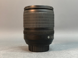 Nikon 18-105 3.5-5.6 ED Скол на креплении светофильтров.