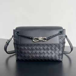 Черная сумка-мессенджер Bottega Veneta Andiamo Small