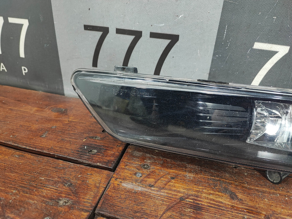 ПТФ передняя левая Volkswagen Passat B7 11-15 Б/У Оригинал 17662401