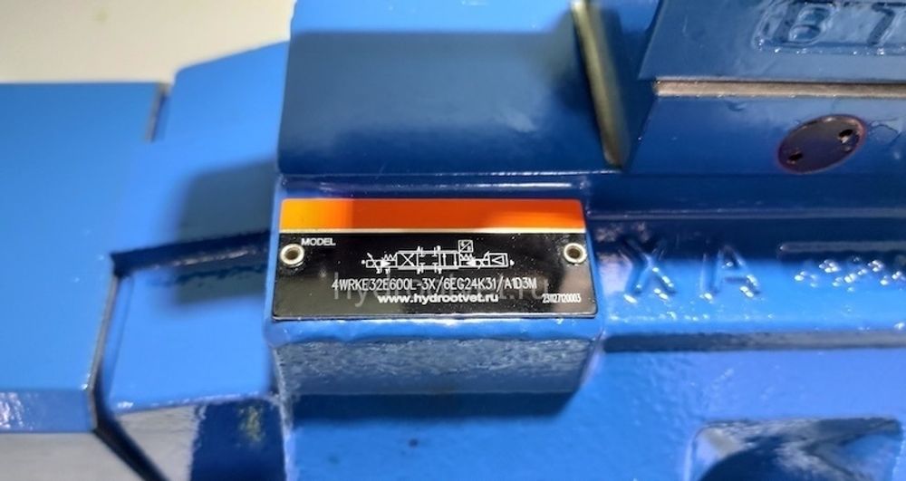 4WRKE32E600L-3X/6EG24K31/A1D3M - Пропорциональный распределитель с обратной связью по положению золотника и со встроенным усилителем (OBE), Ду32, A1 = ±10 В, номинальный расход 600 л/мин, схема E, каналы управления X и Y - внешние