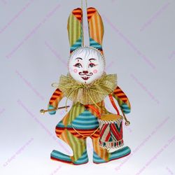 Ёлочная игрушка Кролик с барабаном