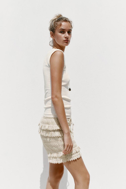 ZARA ФУТБОЛКА В РУБЧИК С V-ОБРАЗНЫМ ВЫРЕЗОМ, ЭКРЮ