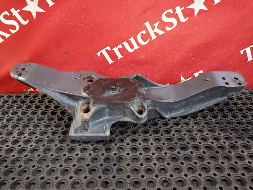 Кронштейн пневморессоры левый