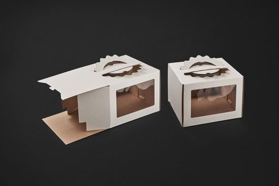 Короб 26 х 26 х 20 см с ручкой и 3 окнами для тортов до 3 кг