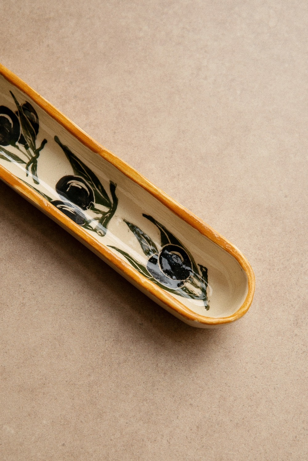 Тарелка под оливки малая, узор оливки