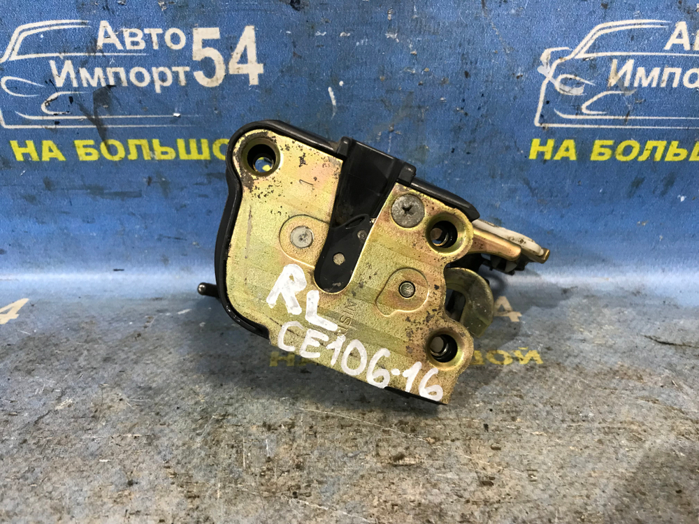 Замок двери задней левой TOYOTA COROLLA 1995