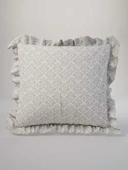 Декоративная наволочка с рюшами, оборками "Классика" 70х70 см, 1 шт, без молнии