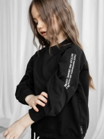 Черный костюм для девочки, толстовка и юбка