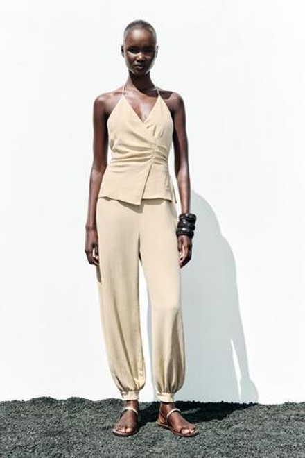 ZARA КОМБИНЕЗОН С ГОРЛОВИНОЙ ХАЛТЕР, ПЕСОЧНЫЙ